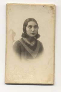 Mi querida tía paterna: Felisa-Consolación Brotóns Gonzálvez, en su juventud. Nació el 11 de abril de 1914, en la calle Balbuena, 5, en Valdepeñas (Castilla-La Mancha). La foto quizás pueda ser de los primeros años 30 del siglo pasado.