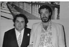 J. Brotóns y el poeta Dionisio Cañas, en la Casa de la Cultura de Tomelloso. (Castilla-La Mancha). Foto: Pepa Campillo, 20/5/1987.