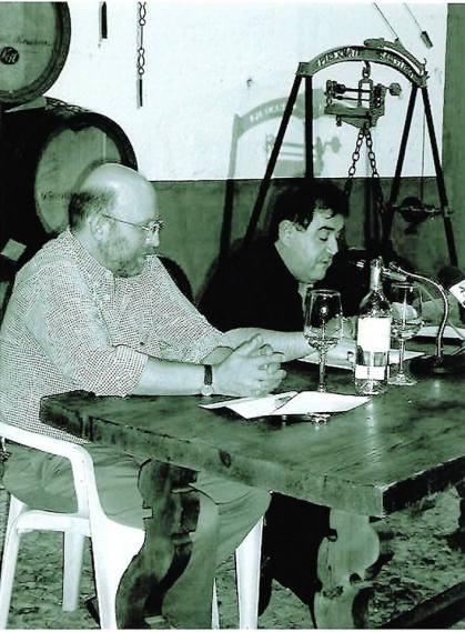 J. Brotóns impartiendo la conferencia: "El vino de Valdepeñas en las tabernas de Madrid", en la Bodega-Museo de Valdepeñas (Castilla.La Mancha)