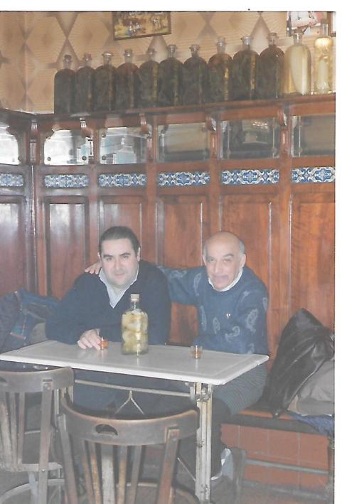 J. Brotóns y Pepe Humanes, en la centenaria taberna: "Humanes", de Madrid. Enero/ 1994.