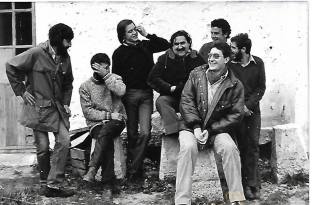 De izda a dcha: Javier Campos, Pablo Moya, Valentín Hidalgo, Joaquín Brotóns, Juan Carlos Megía, José Castillo y José Luis Campos (sentado). Foto: Carlos Tarancón. Valdepeñas, 1979.