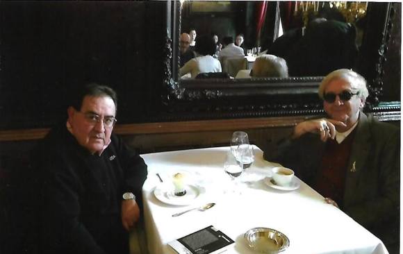Los poetas y viejos amigos Joaquin Brotons Peñasco y Luis Antonio De Villena, tomando el postre en el mítico restaurante madrileño: "Lhardy", tras almorzar en dicho local emblemático casi dos veces centenario, Madrid, 16-10-2018.