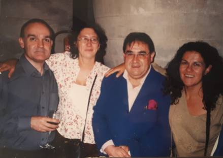De izda a dcha: Teo Serna, Ángela Quevedo, Joaquín Brotons y Rosario Quevedo, en bodegas A-7, Valdepeñas, 2004