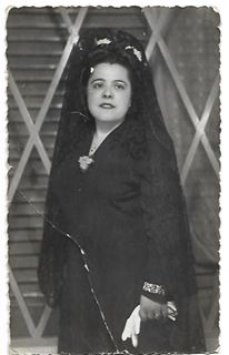 Dña: Luisa Peñasco Sánchez, tía materna del poeta Joaquín Brotons Peñasco, muy querida por el literato. Foto: Prieto. Paseo de la Estación, 68. Valdepeñas, 1948.