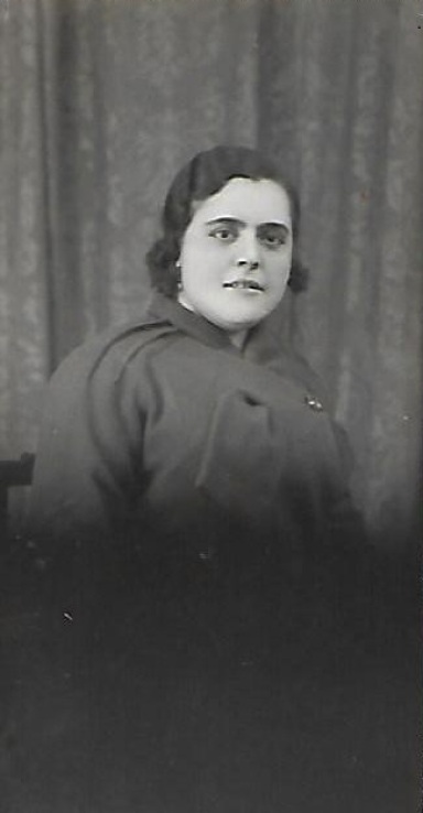 Dña: Luisa Peñasco Sánchez, tía materna del poeta Joaquín Brotons Peñasco. Foto: Prieto. Valdepeñas, 1944.