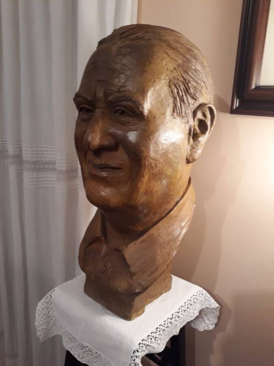 El poeta Joaquín Brotons. Busto en bronce realizado en 2019 por el prestigioso escultror Juan Up